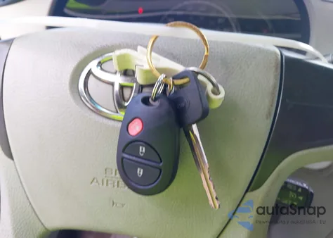 2011 Toyota Sienna Base V6 z USA, uszkodzony, nr VIN 5TDZK3DC7BS004067